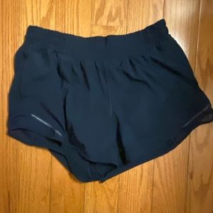 lululemon navy hotty hot shorts 4”